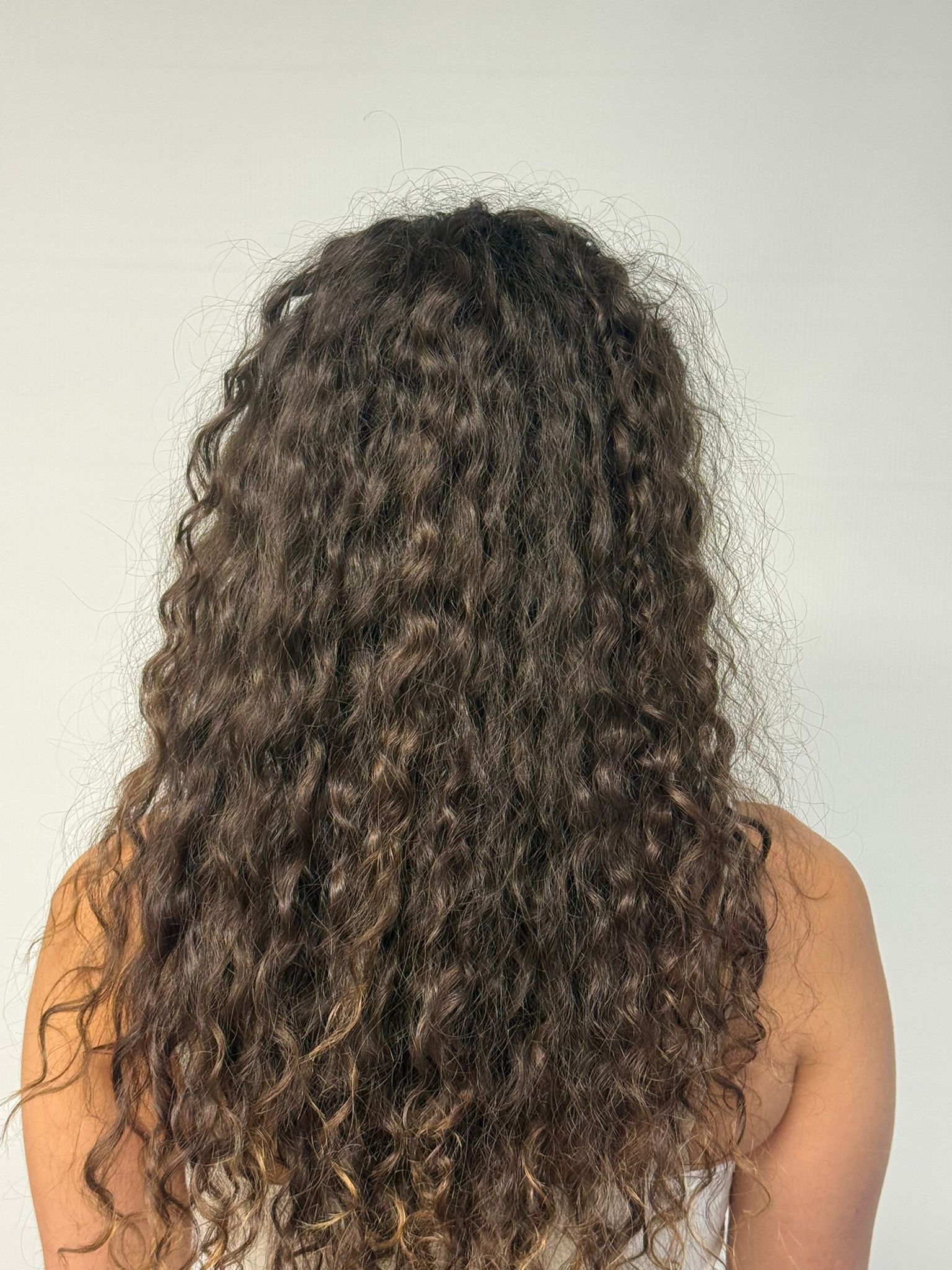 Vorher: Naturlocken vor dem Shag Lockenschnitt